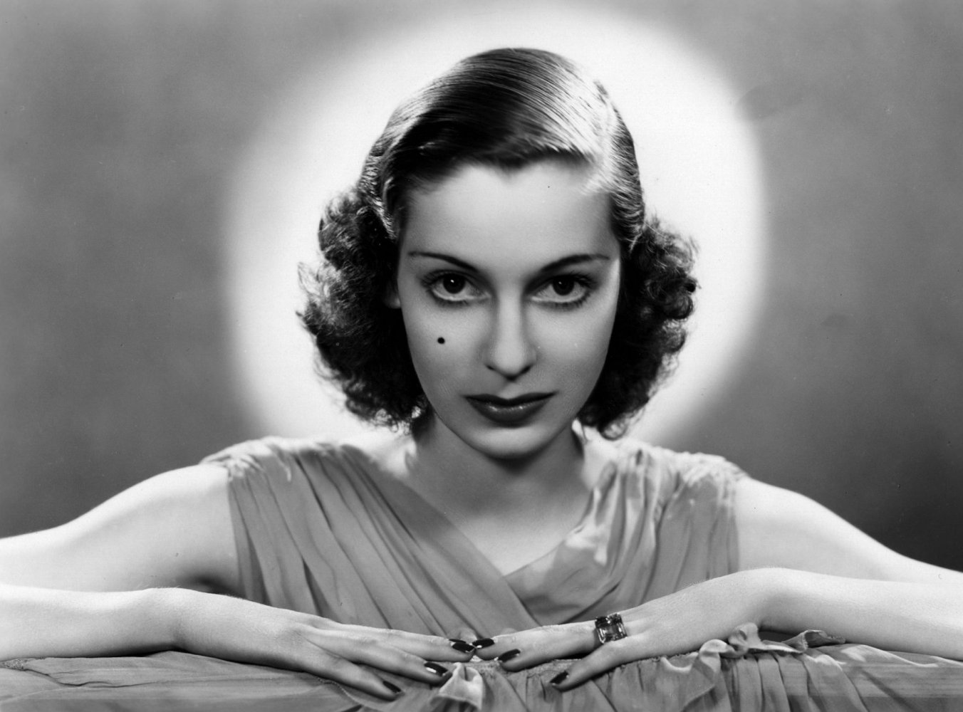 瓦莱莉娅·霍布森的写真