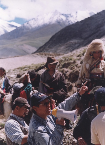 谢飞的写真-1999年谢飞在西藏拍...