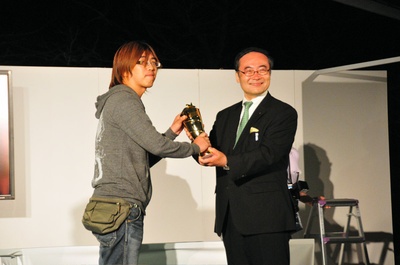 荒木哲郎的写真