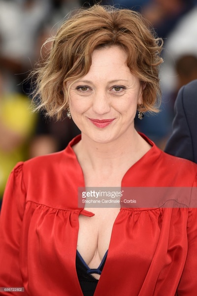 伊娃·班多尔的写真