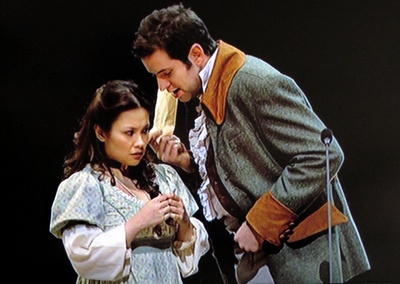 丽娅·萨隆加的写真