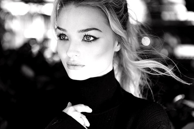 爱玛·里格比的写真