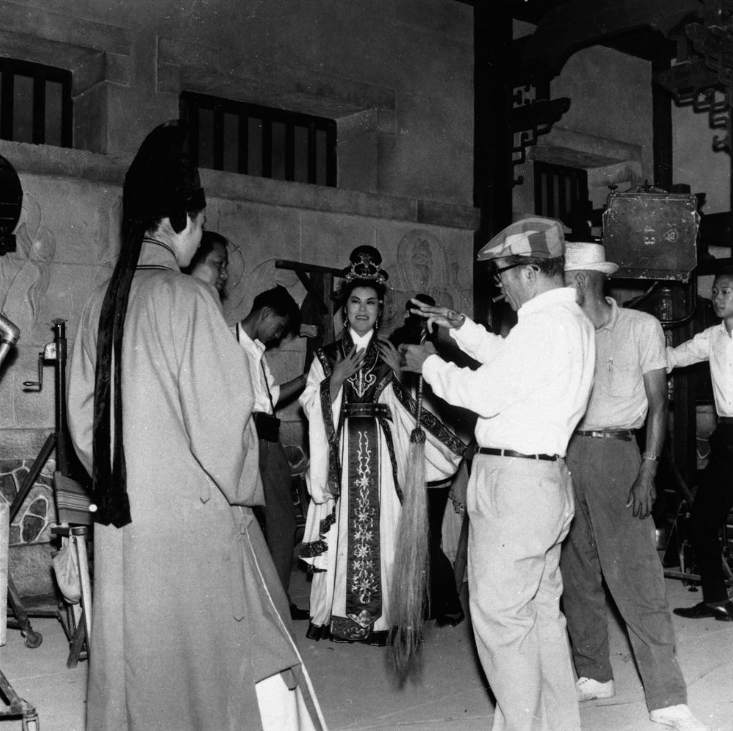 岳枫的写真-《宝莲灯》片场