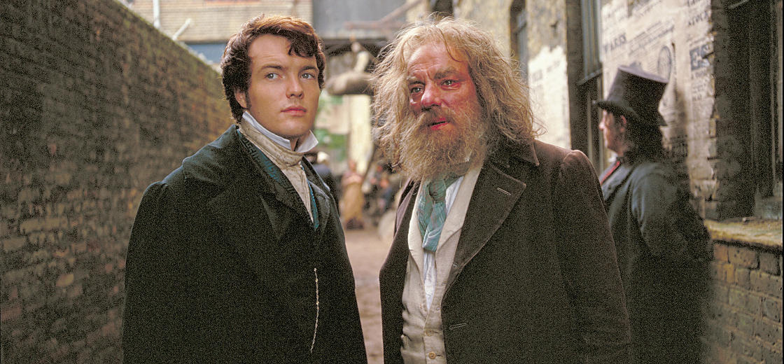 希亚兰·麦克蒙纳敏的写真-David Copperfield fro...