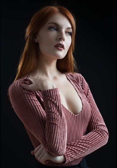 爱丽舍·杜福尔的写真-最爱红发美妞，有种贵...