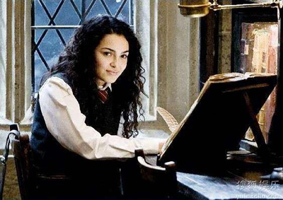 伊莎贝拉·拉夫兰德的写真-出自哈利波特与混血王...