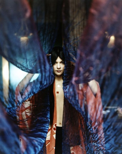 贾思敏·塔巴塔拜的写真