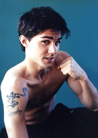 亚当·拉沃格纳的写真