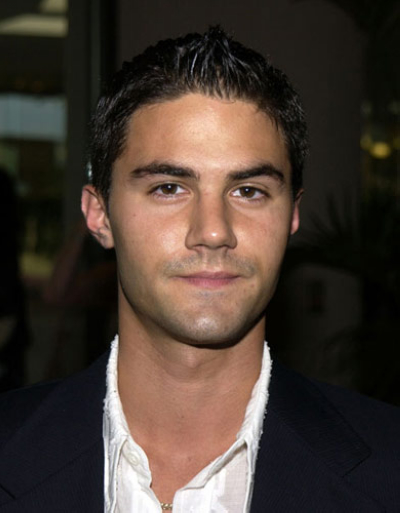 亚当·拉沃格纳的写真