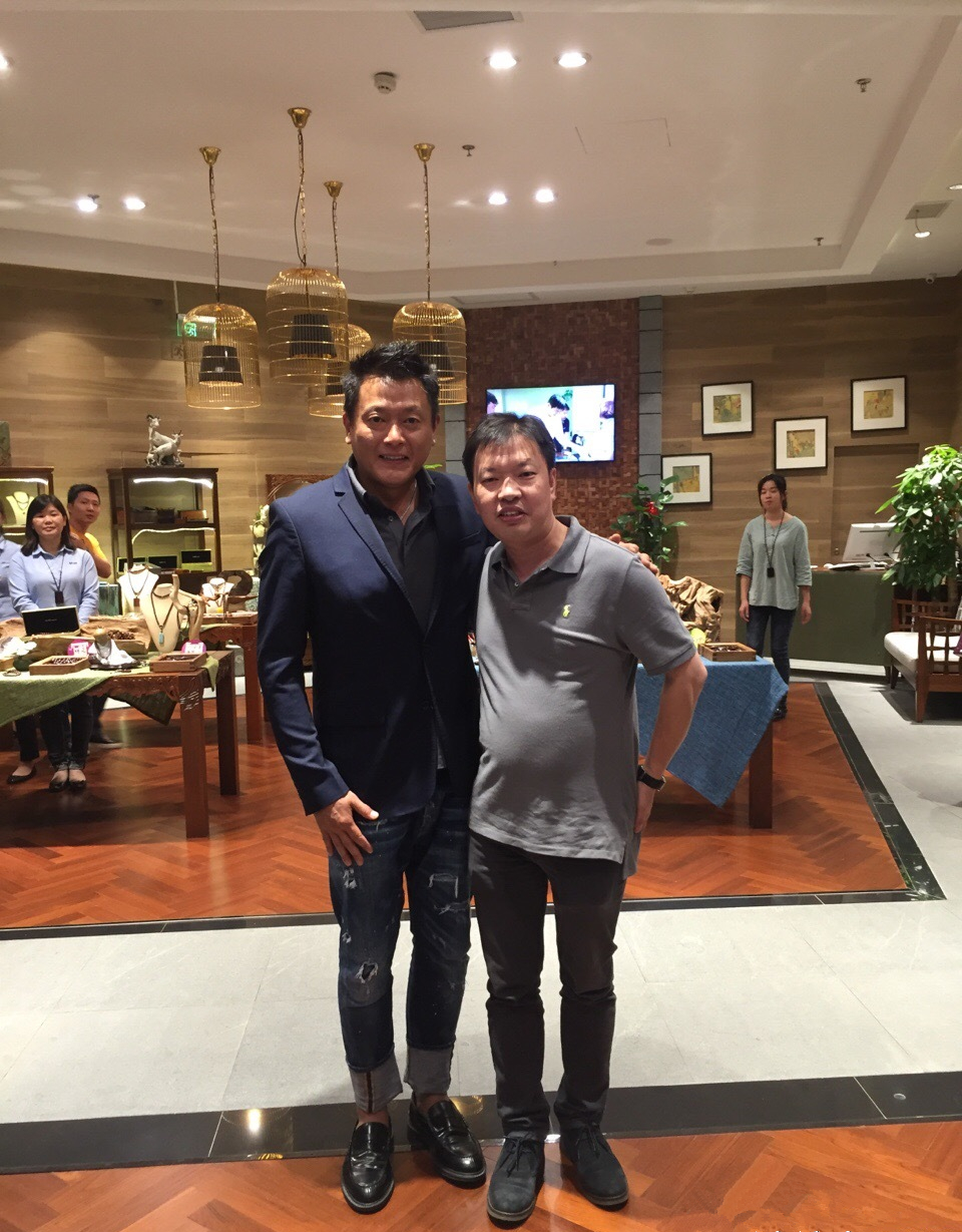 魏骏杰的写真-跟工作人员