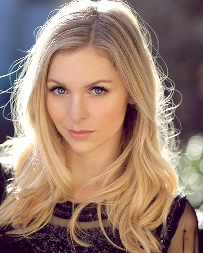 米兰达·亨妮莎的写真