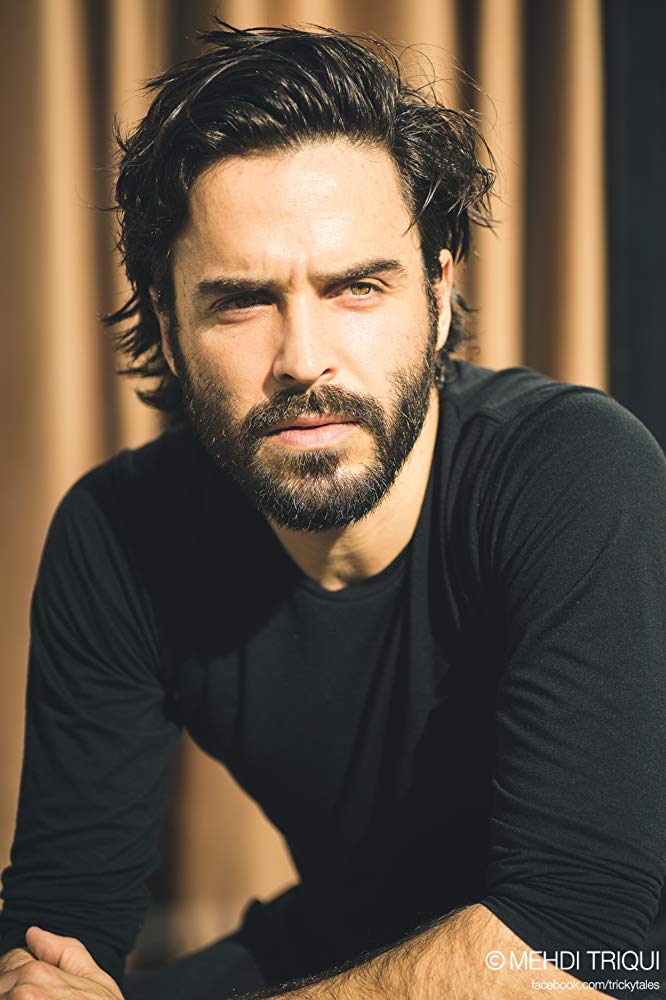 阿萨德·包伯的写真