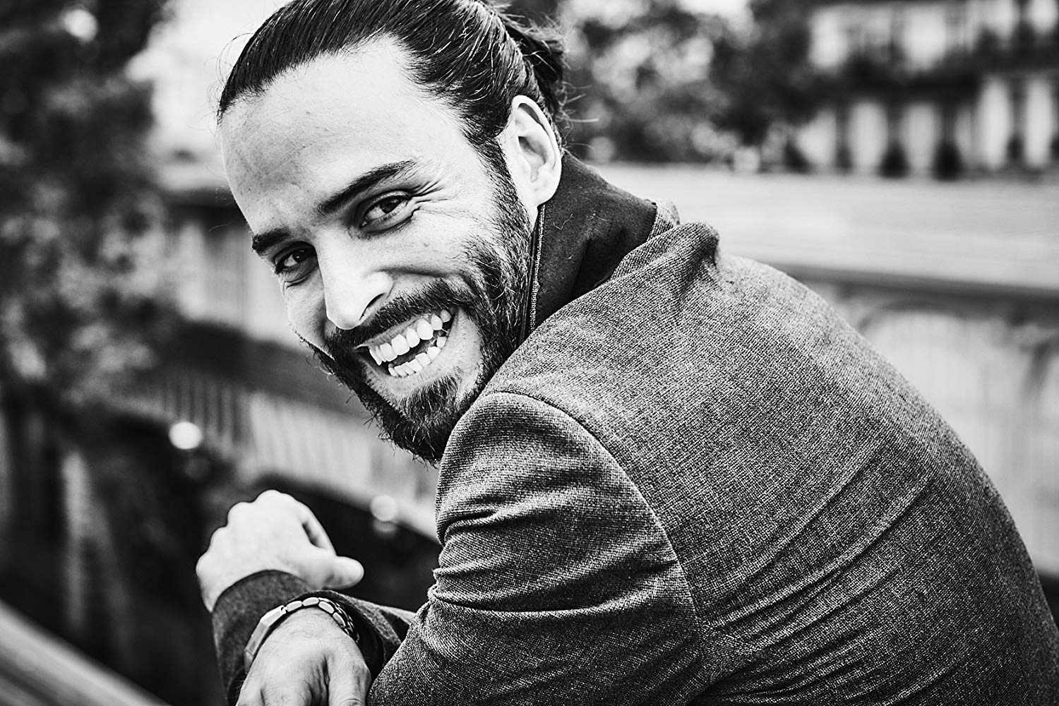 阿萨德·包伯的写真