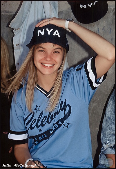 朱丽·麦库拉芙的写真