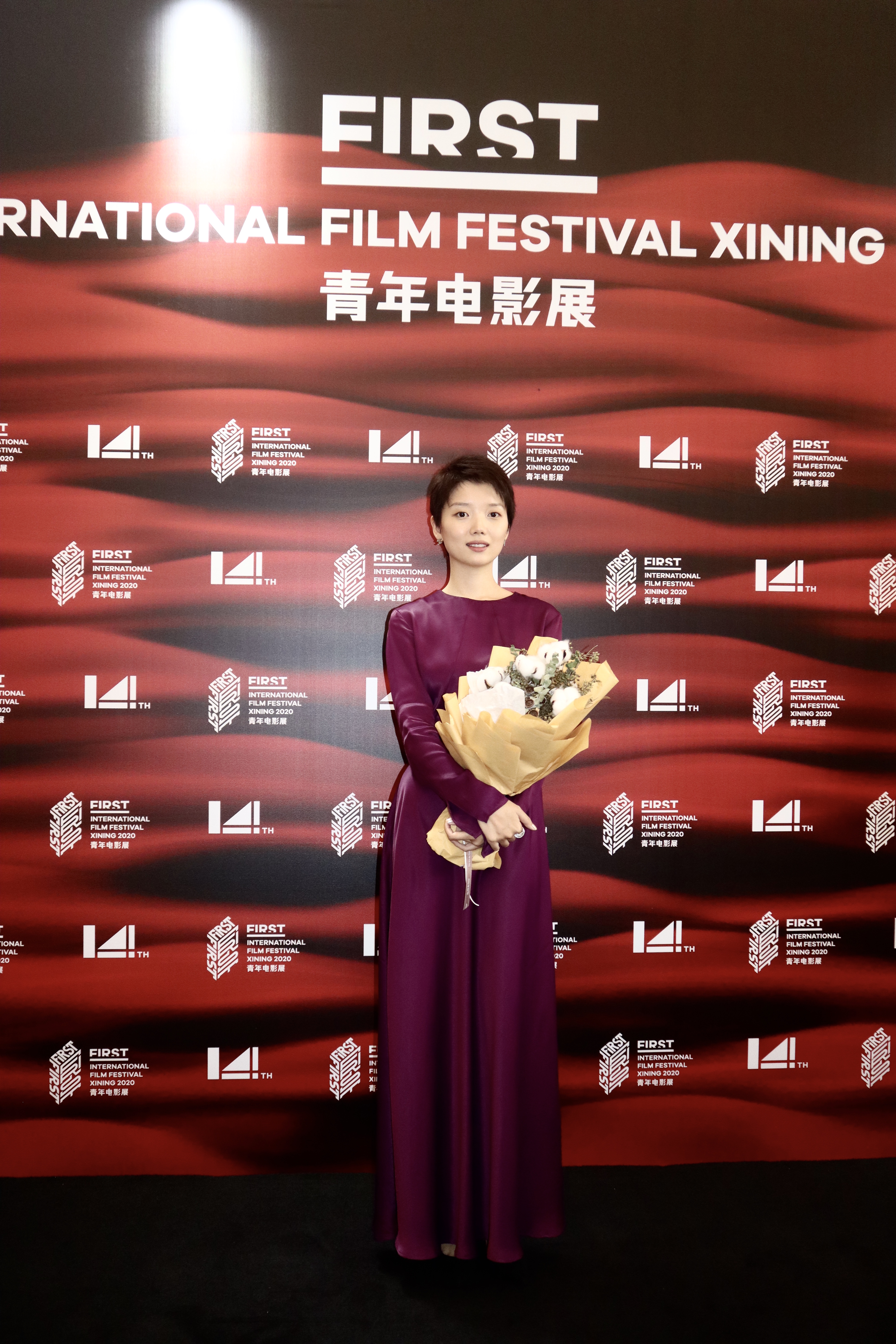 池韵的写真-池韵参与《花这样红》...