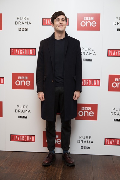 乔纳·豪尔-金的写真