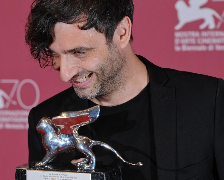 亚历桑多罗·阿万纳斯的写真