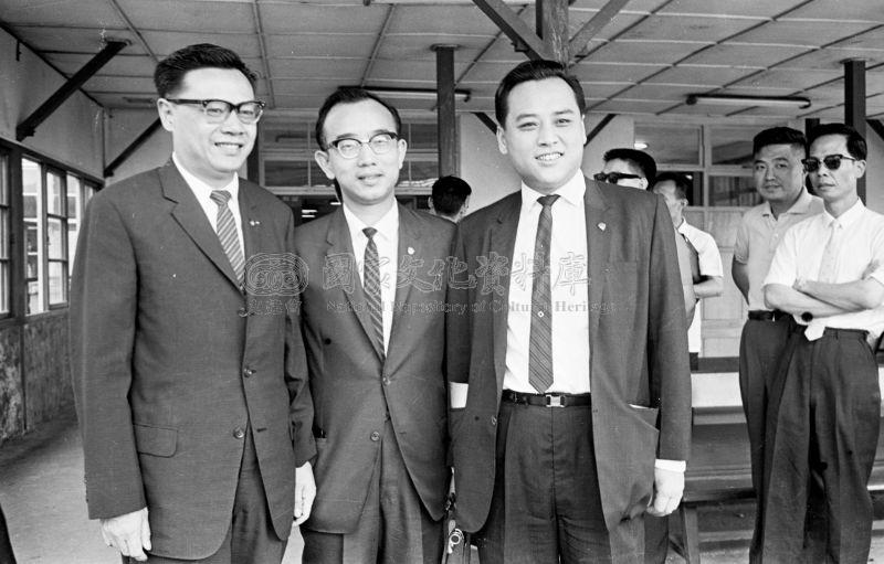 袁秋枫的写真-左起：龚弘、邹文怀、...