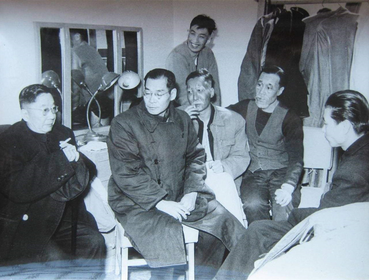 郑榕的写真-照片左起:老舍,焦菊隐,...