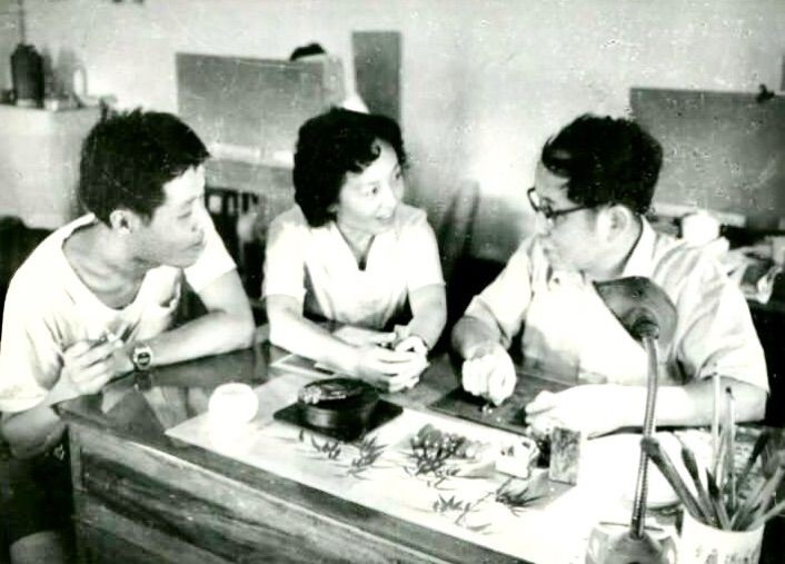 尤嘉的写真-由李新章引领，尤嘉下...