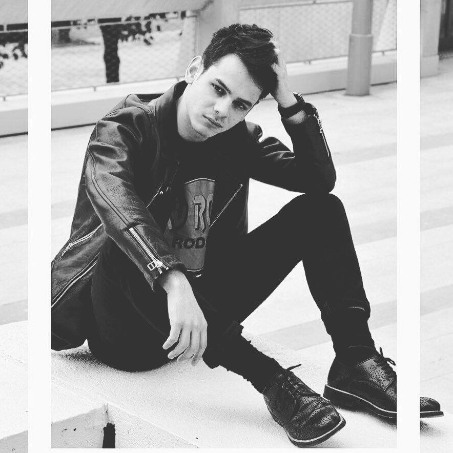 贝仁格·安索的写真