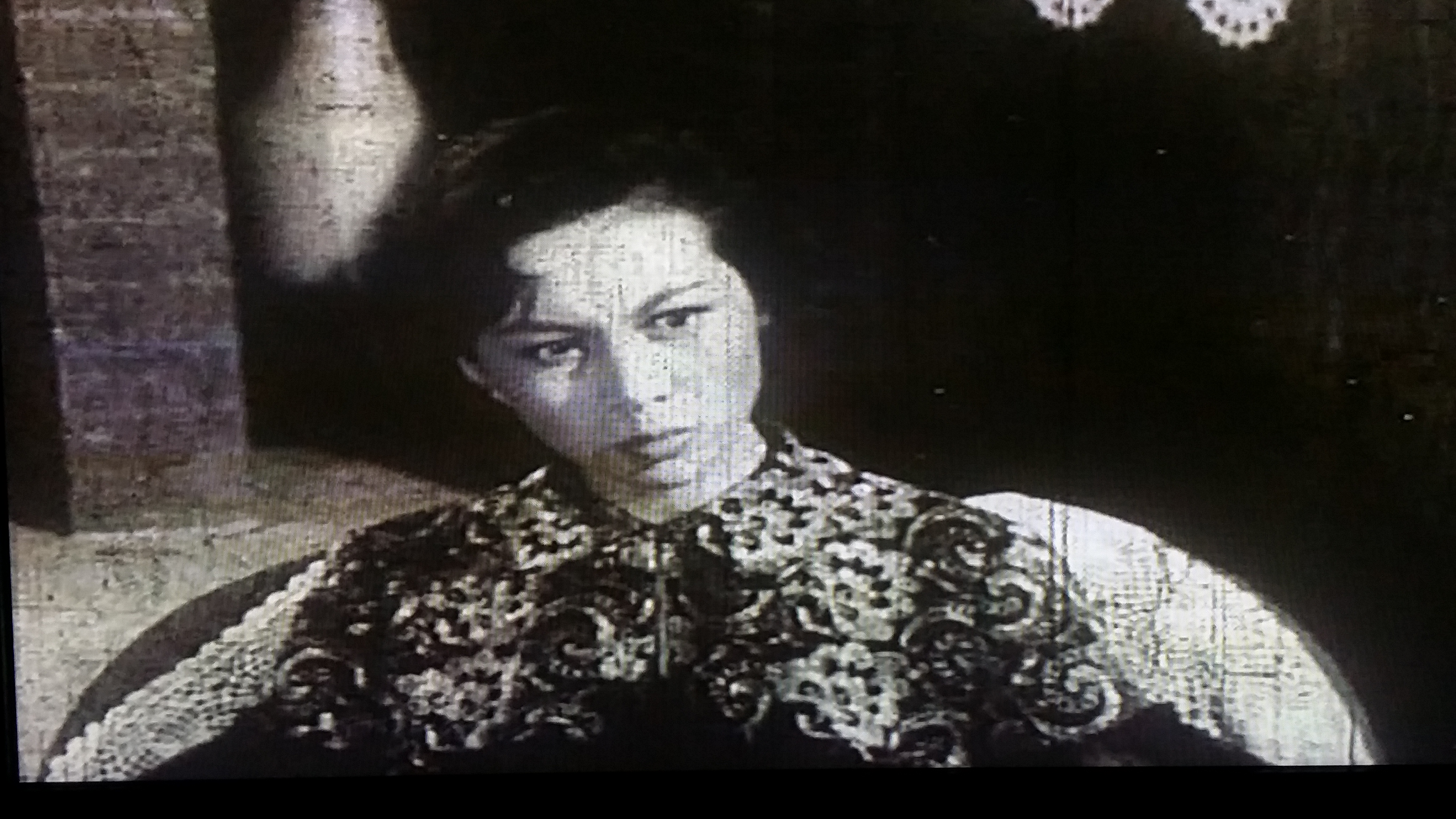 张冰茜的写真-张冰茜在电影《红蝙蝠...