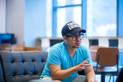 吴星翔的写真-导演吴星翔接受香港媒...