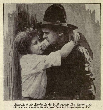 贝茜·洛芙的写真