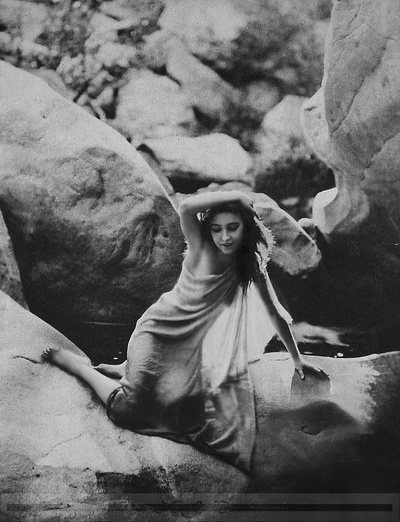 贝茜·洛芙的写真