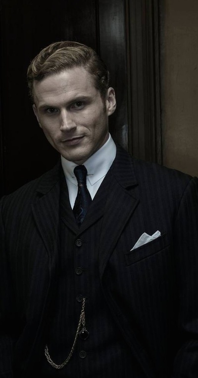 查尔斯·艾特肯的写真-尼克病院剧皂