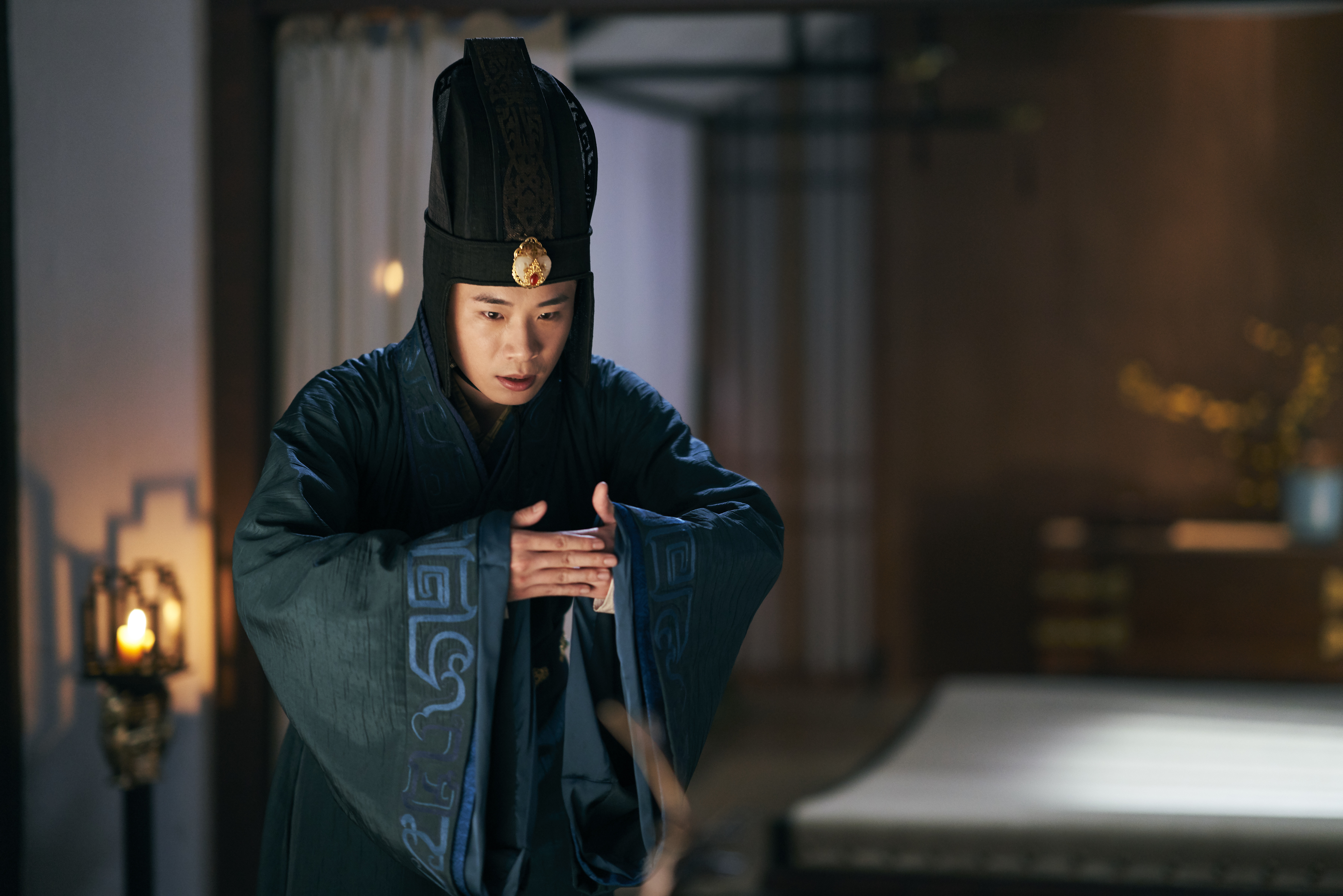 东斗的写真-《白发》剧照