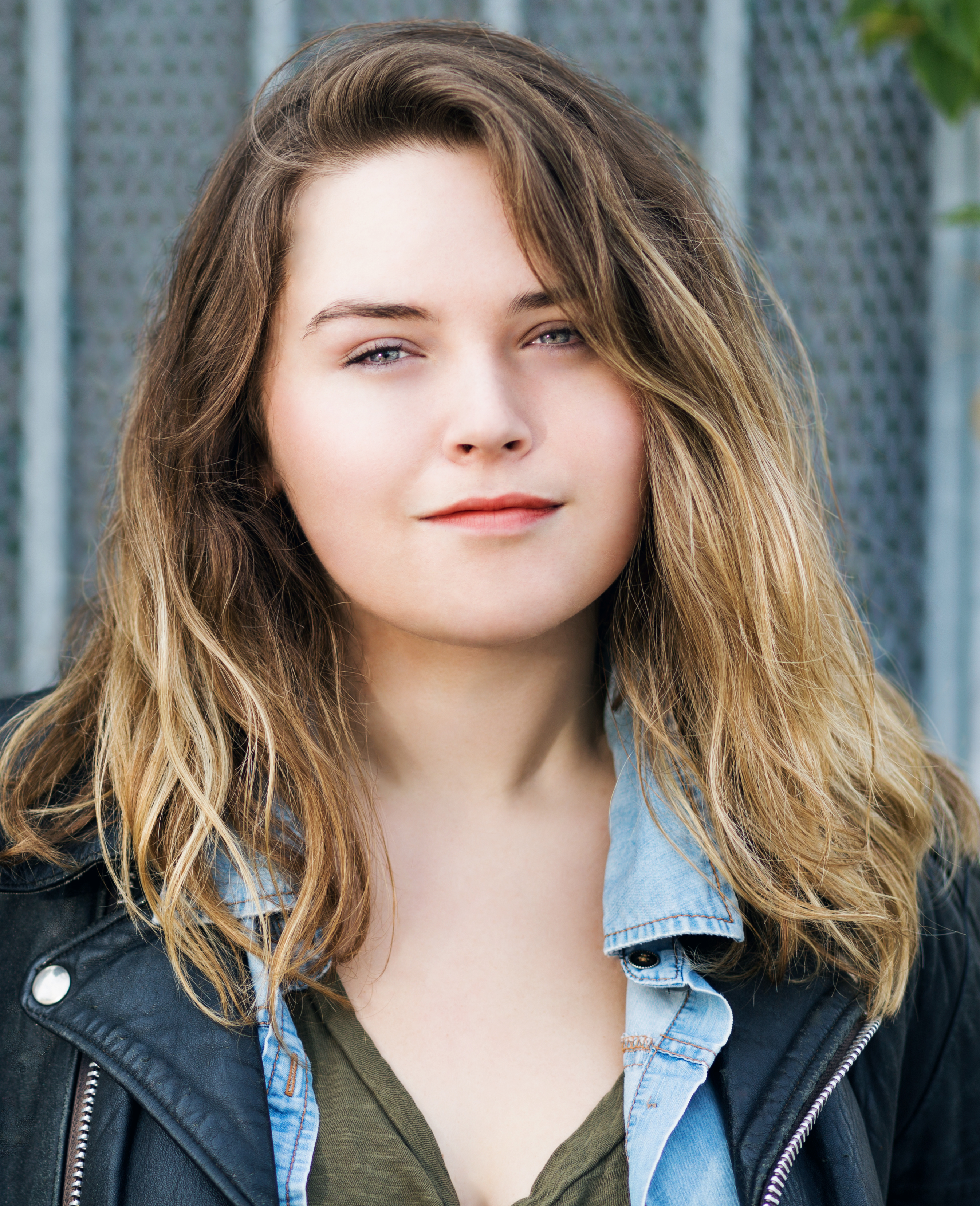 莉莉·梅·哈灵顿的写真