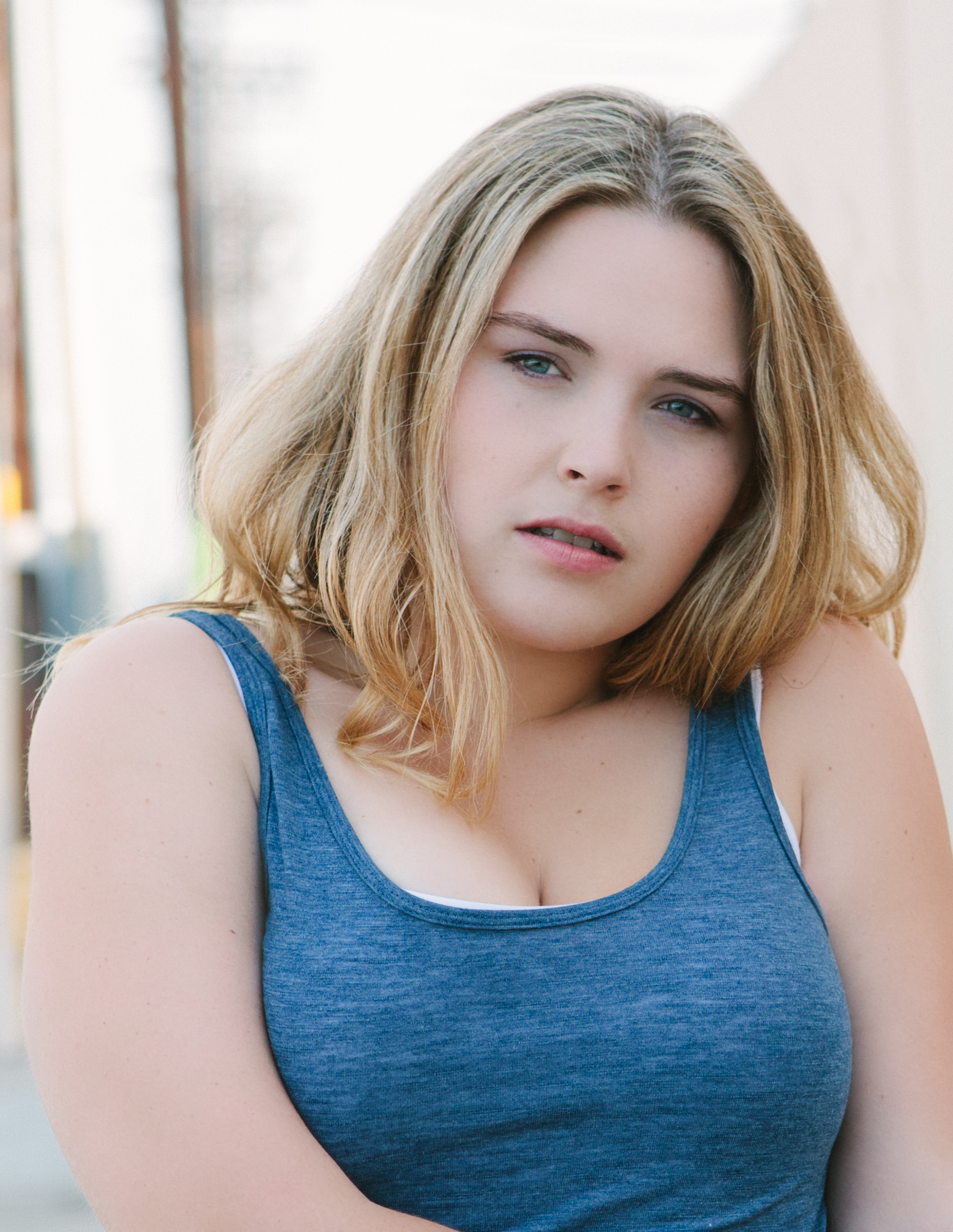 莉莉·梅·哈灵顿的写真