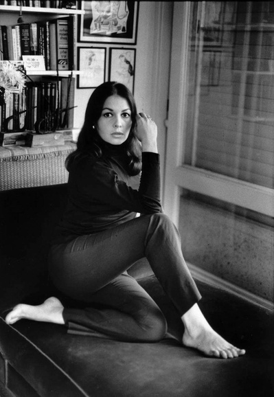 吉拉·阿尔玛戈的写真