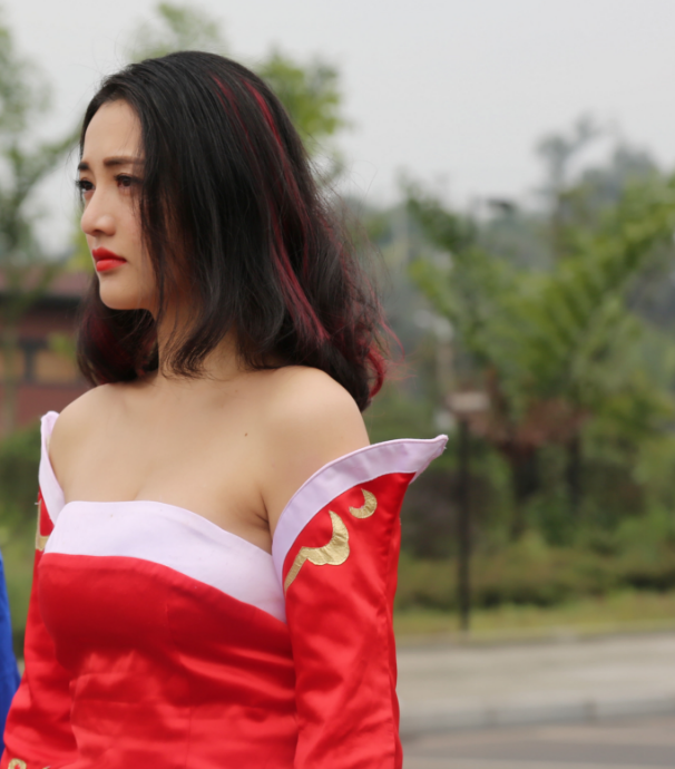 曹菡的写真-如此高大上的姑娘为何...