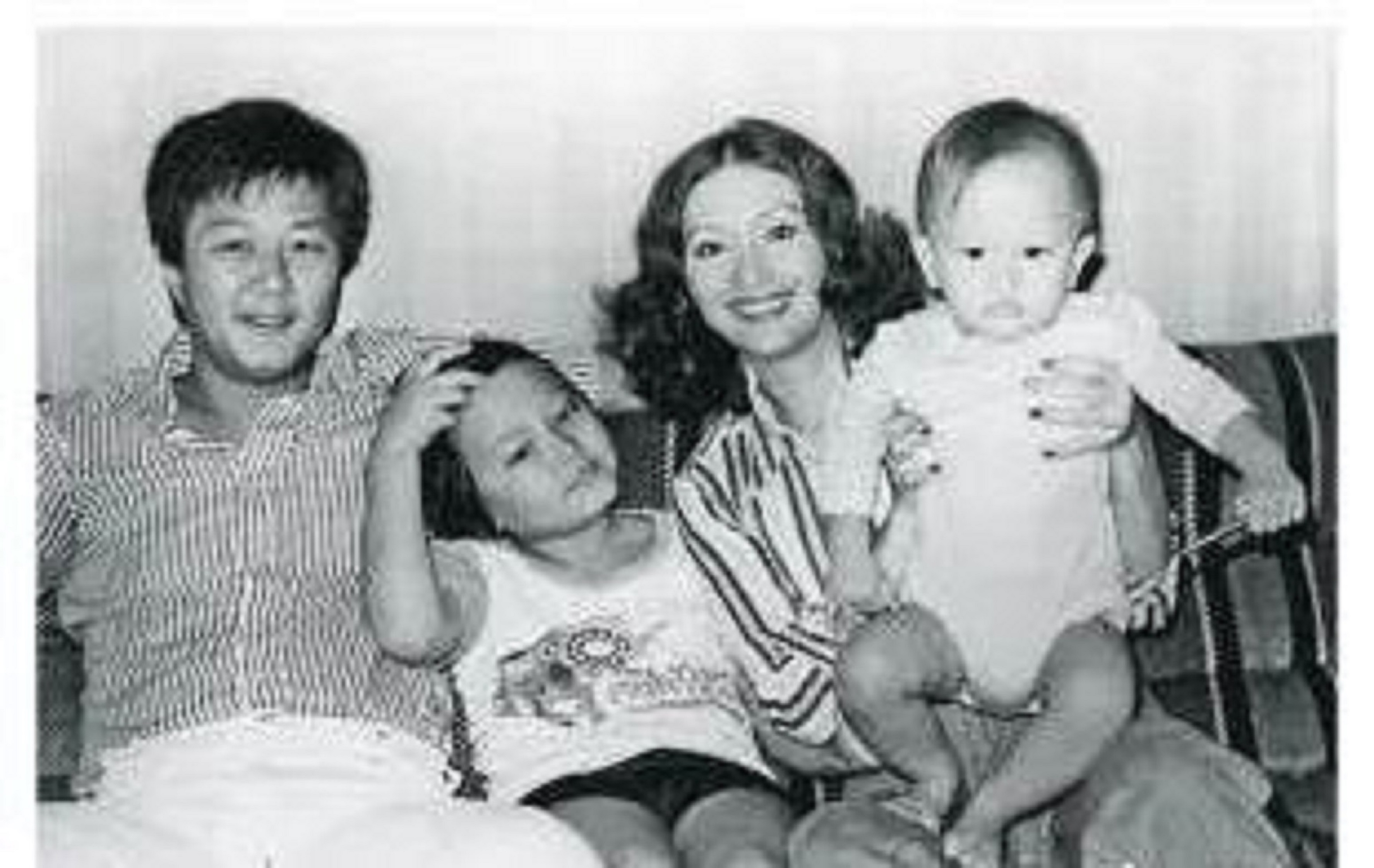 胡燕妮的写真-全家福