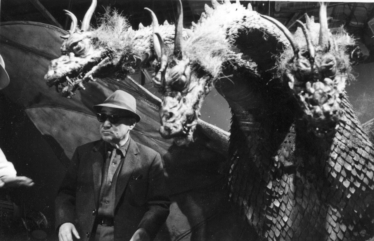 圆谷英二的写真