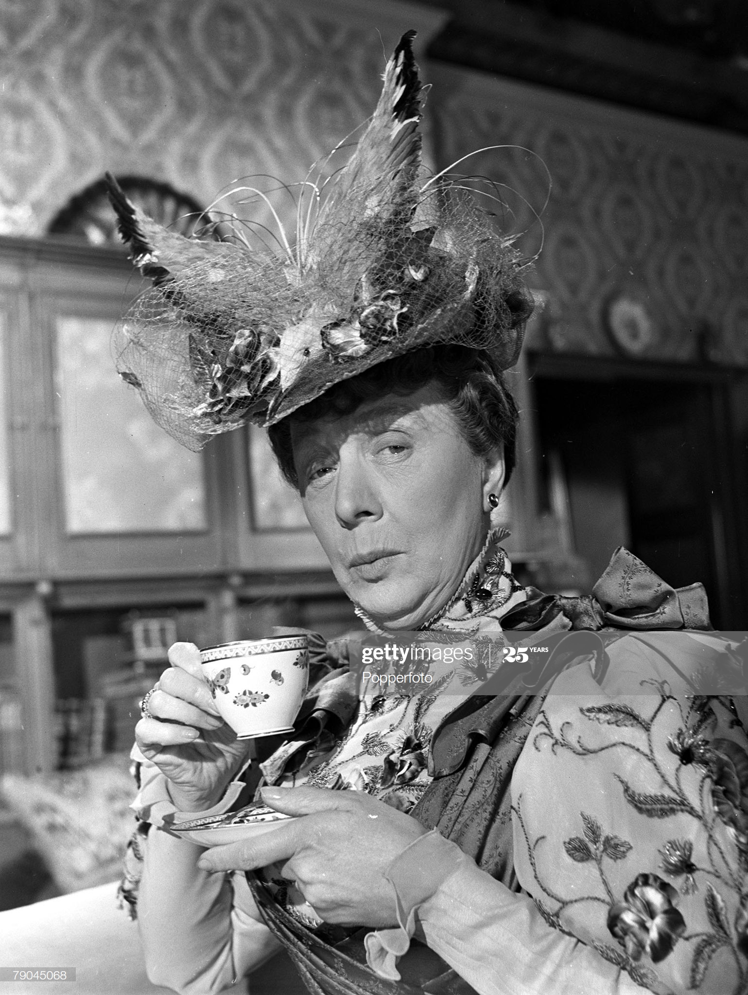 伊迪斯·伊万斯的写真-plays the role of Lady ...