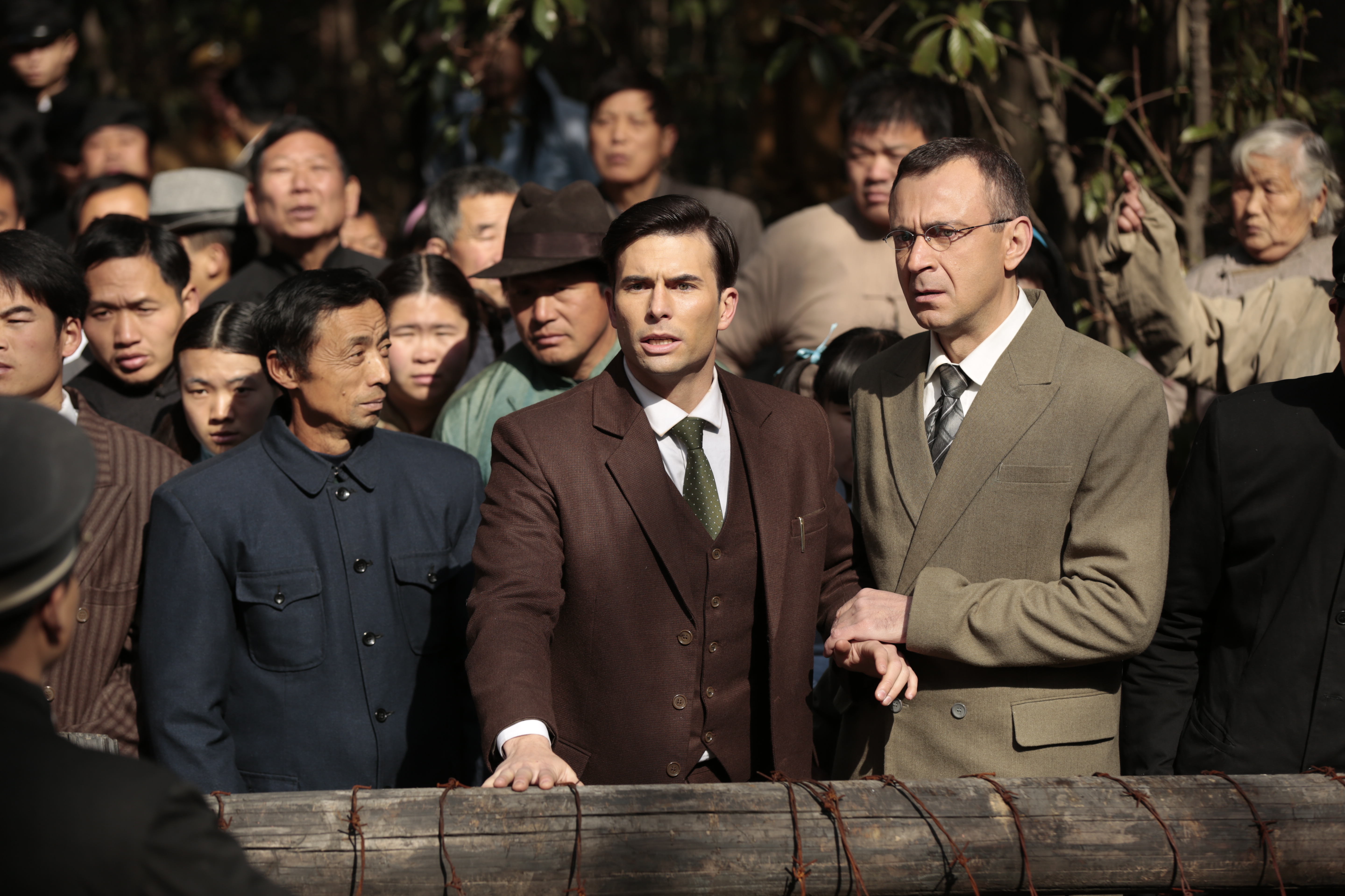 罗伟的写真-历史永远铭记剧照 罗...