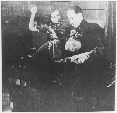 孙敏的写真-《路柳墙花》剧照。