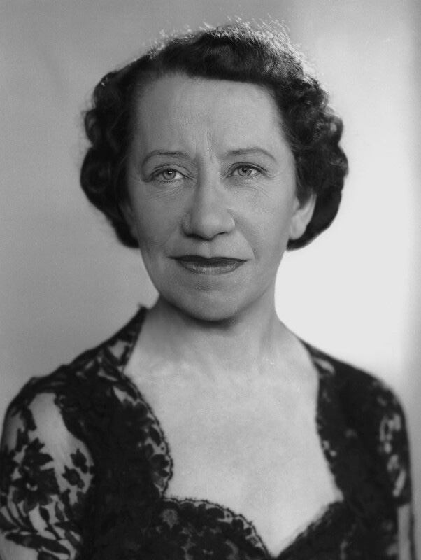 弗劳拉·罗博森的写真