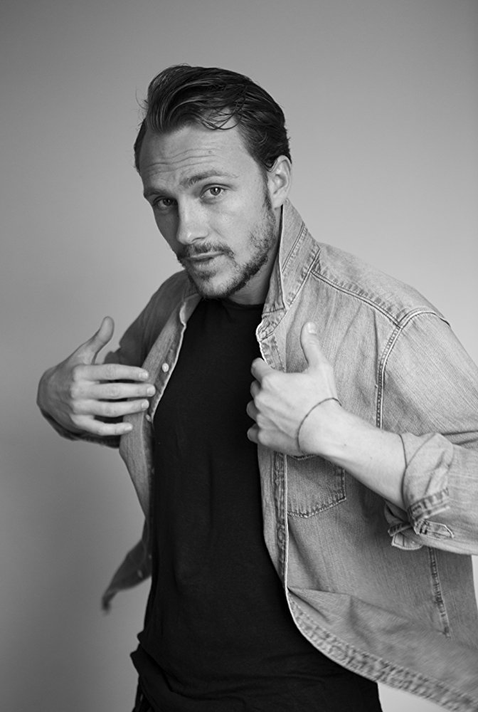 罗宾·希纳西的写真