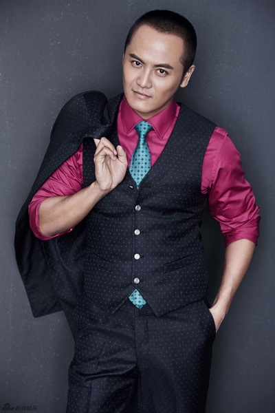 姬他的写真-姬他冷峻雅致变身时尚...