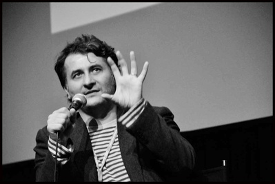 克利斯提·普优的写真-正在保存...