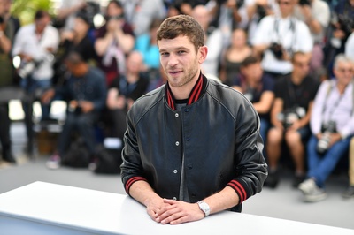 阿诺德·瓦卢瓦的写真-BPM