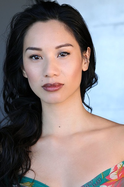 伊莲娜·郁安科的写真