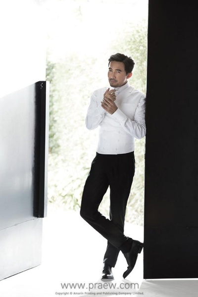 察猜·本班尼的写真