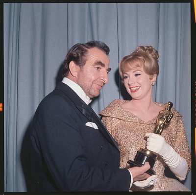 休·格里夫斯的写真-Hugh Griffith获得奥斯...