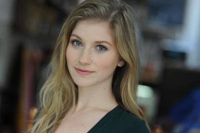 阿莉·加莱拉尼的写真