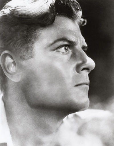 乔尔·麦克雷的写真